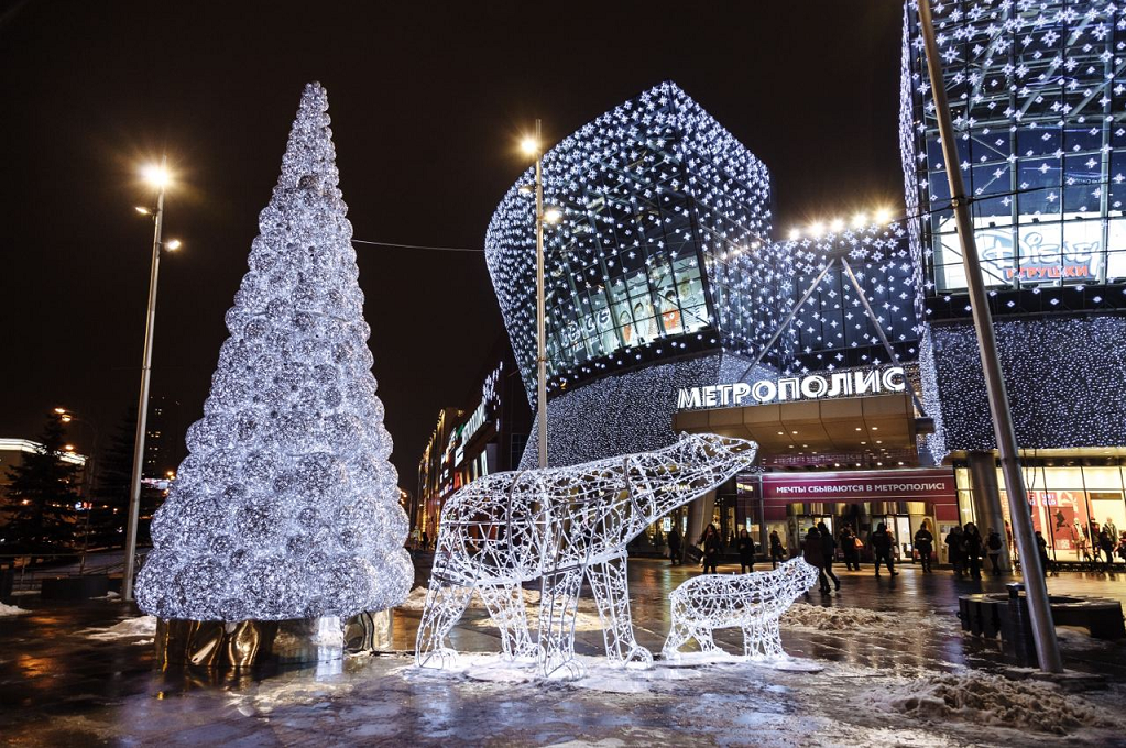 В предновогодние дни потребители предпочитают шопинг в традиционной рознице