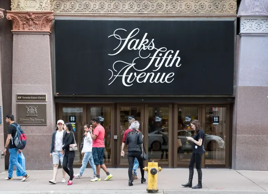 Saks Global закроет девять магазинов в рамках стратегической оптимизации сети
