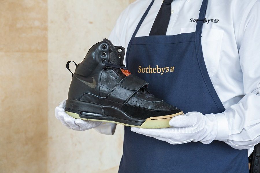 На  Sotheby's выставят кроссовки на миллион долларов - от Канье Уэста