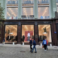 Продажи одежды и обуви в РФ растут в рублях и падают в штуках и парах 