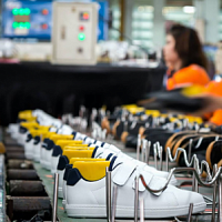 Тайваньский производитель обуви Pou Chen продолжит сокращения на фабриках во Вьетнаме