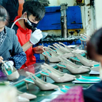 В США отложили на год повышение тарифов на импорт обуви из Китая