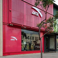 Китайская Anta Sports  нарастила выручку и прибыль в 2025 году.