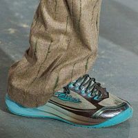Кроссовки Asics  обрели раздвоенный нос tabi