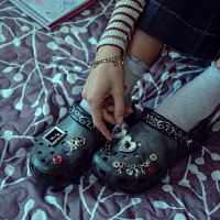 Crocs  снова эксплуатирует тему популярного фильма «Сумерки»