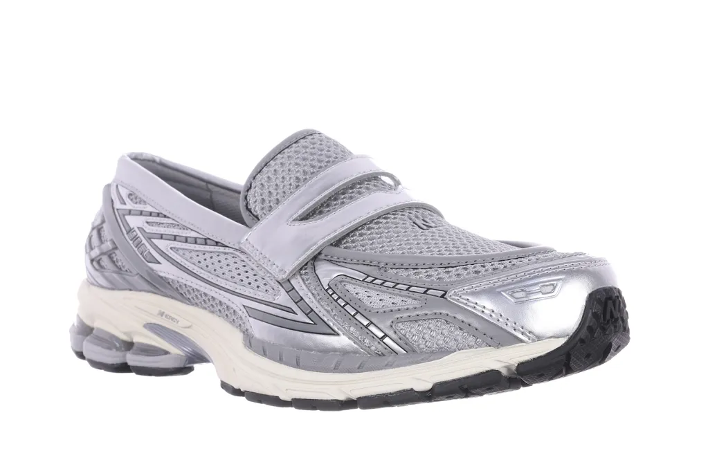 New Balance выпускает гибридную модель кроссовок-лоферов