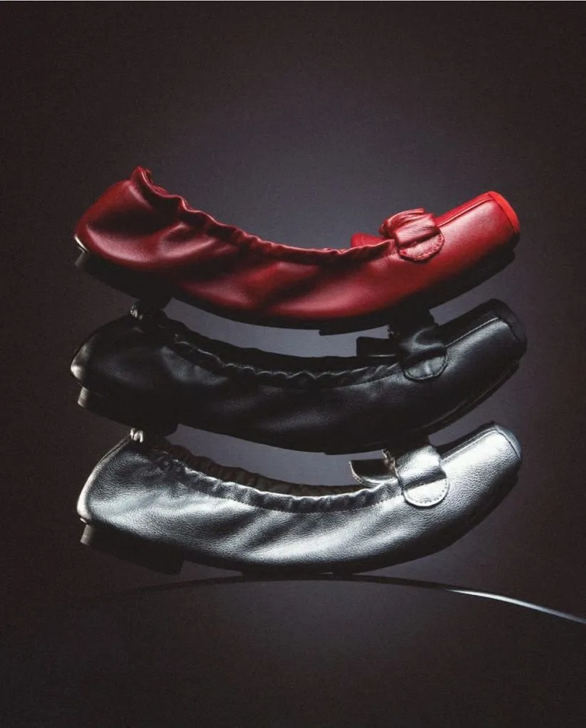 В коллаборации Repetto x Yohji Yamamoto вышла новая версия балеток Bolchoï от Repetto